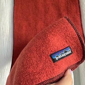 PATAGONIA fleece scarf.
